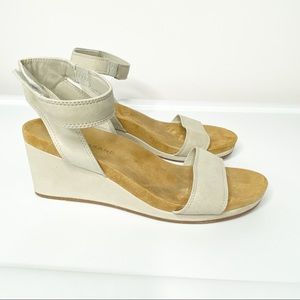 Lucky Brand Tan Kanoa Ankle Strap Sandals Size 6